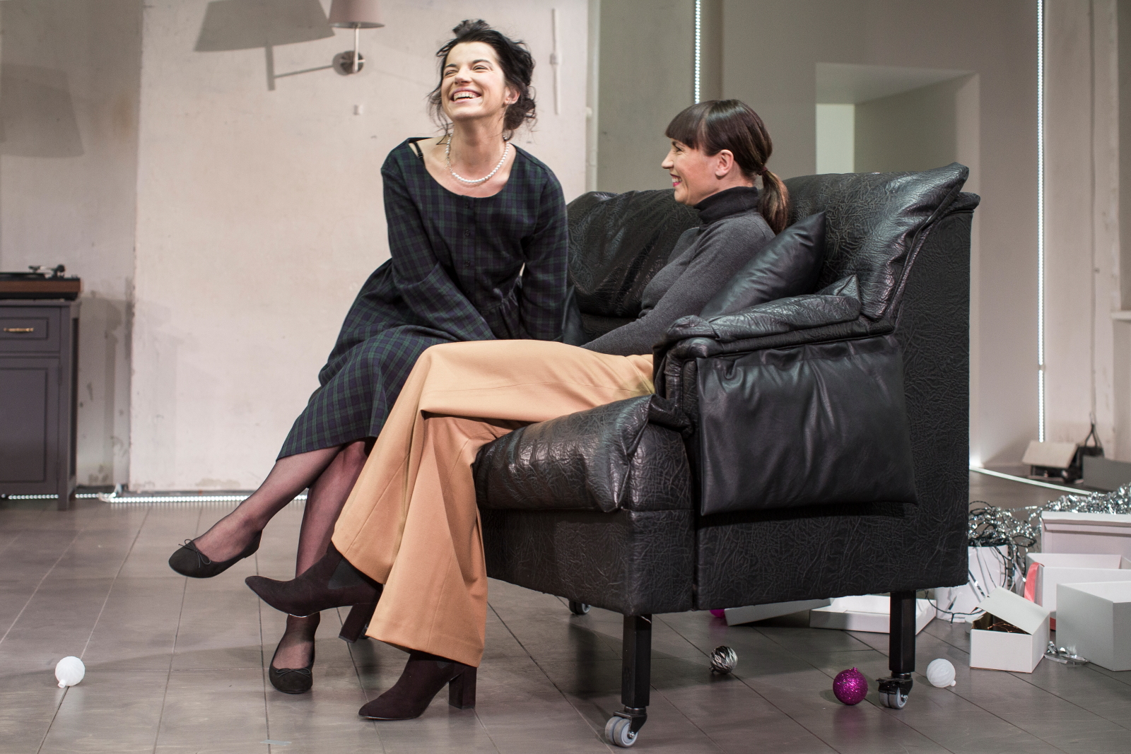 Nora Helmera – Jana Čivžele, Kristīne Linne – Iveta Pole // Foto – Jānis Deinats