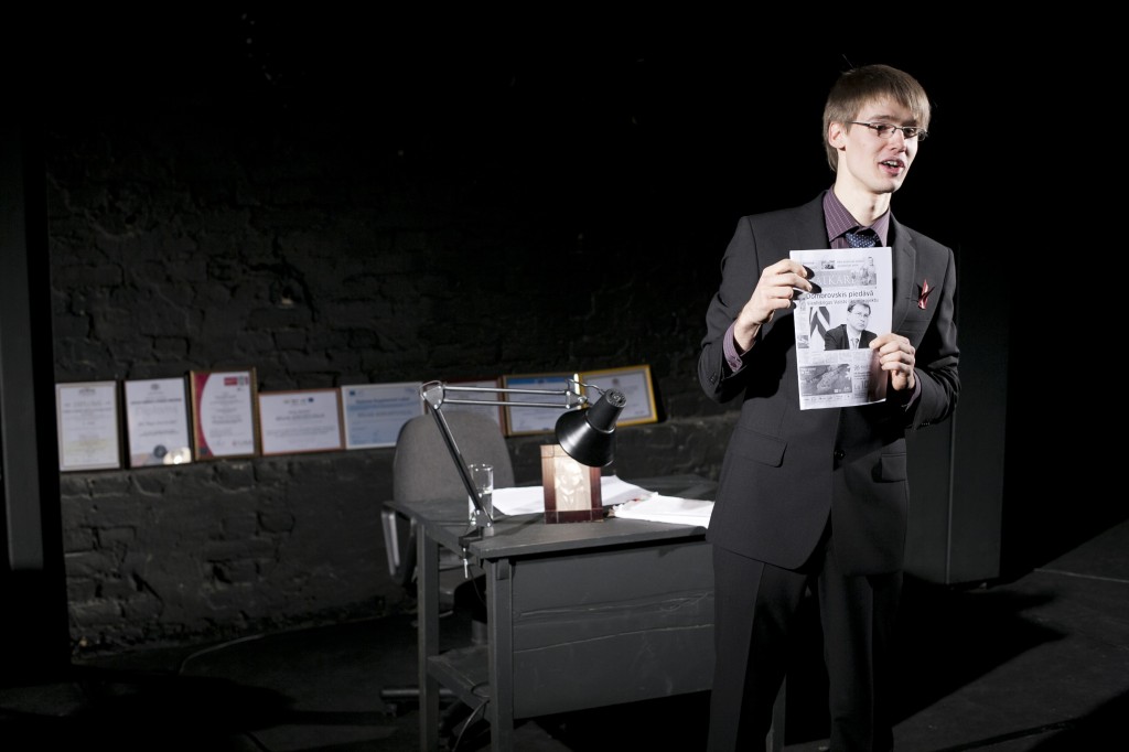 Jānis Balodis izrādē-lekcijā