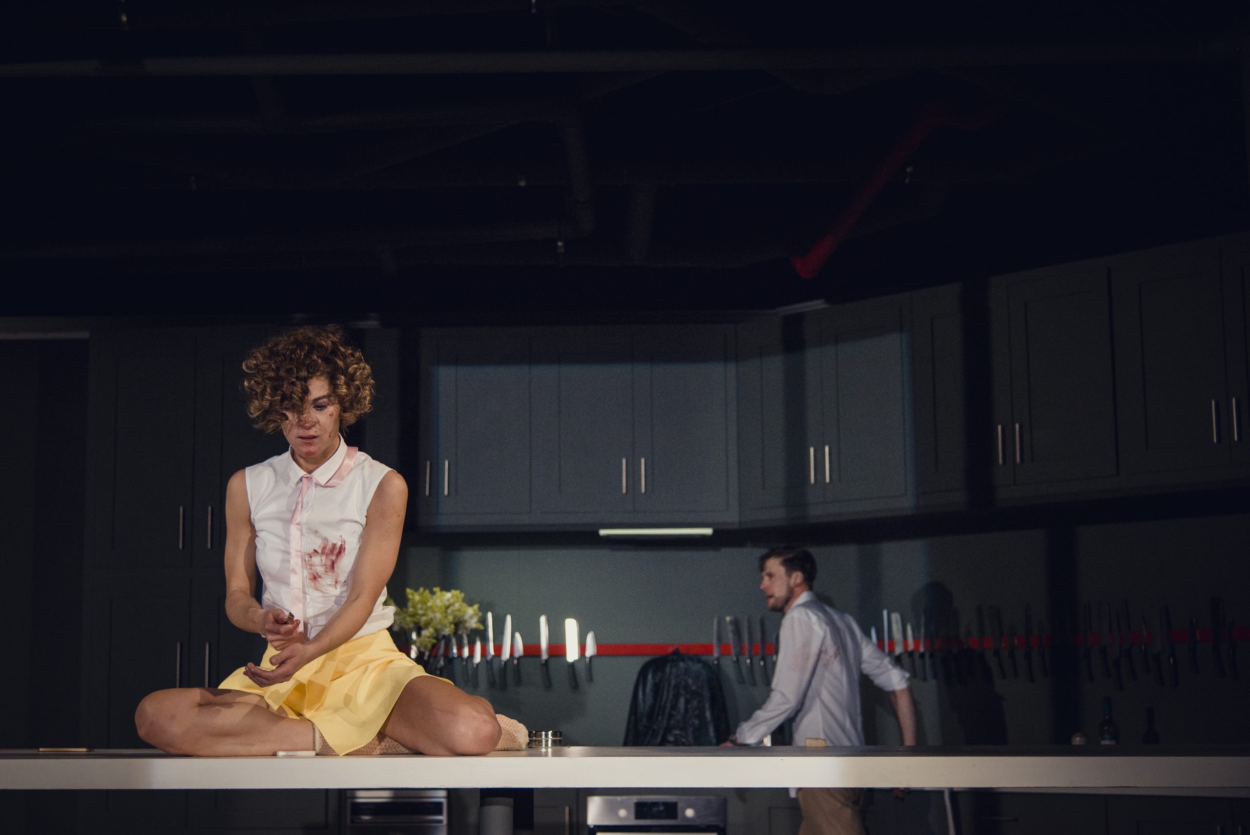 Jūlijas jaunkundze – Ilze Ķuzule-Skrastiņa, Džons – Dainis Grūbe // Foto – Daina Geidmane