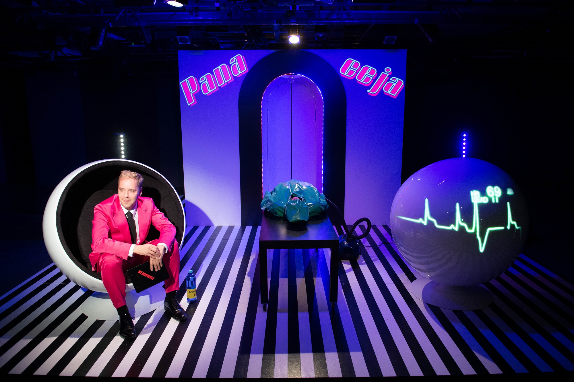 Skats no izrādes // Foto – Kristaps Kalns