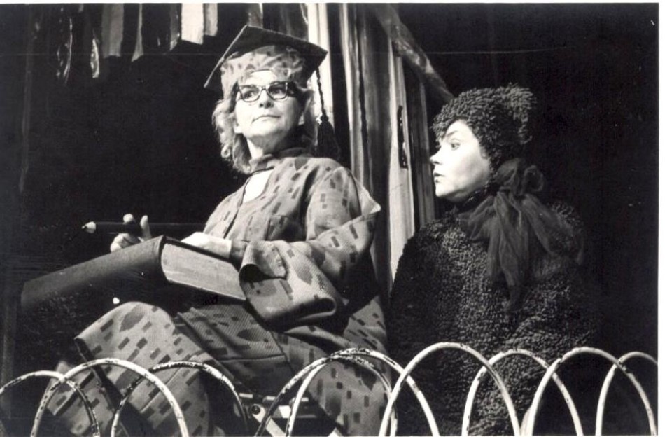 Elvīra Baldiņa – Pūce, Vera Singajevska – Lācītis Pūks Jaunatnes teātra izrādē 