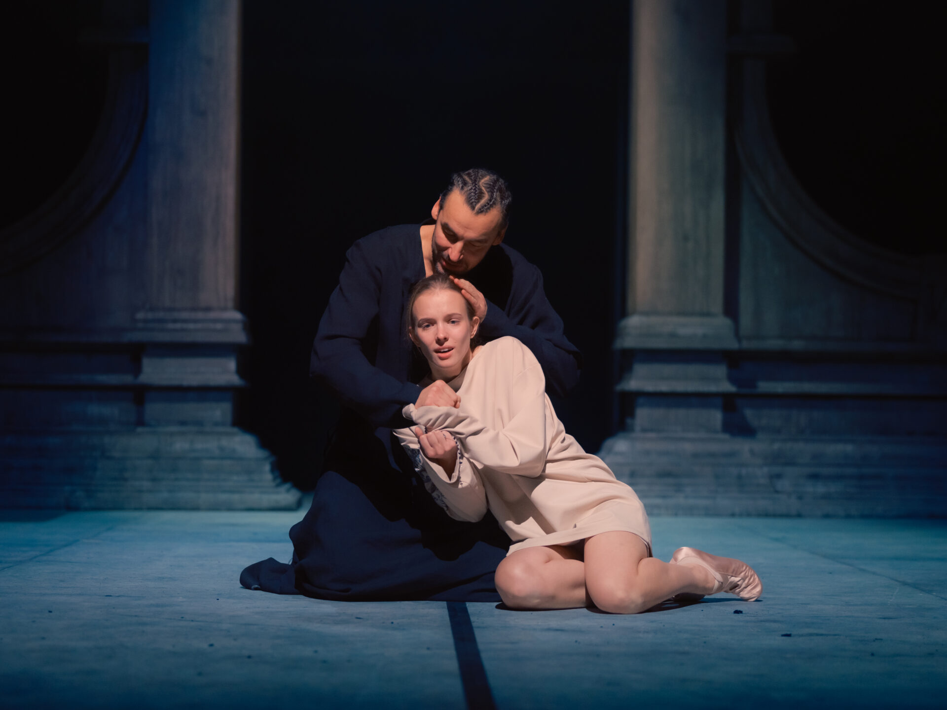 Mūks Lorenco – Kārlis Freimanis, Džuljeta – Diāna Krista Stafecka // Foto – Mārtiņš Vilkārsis