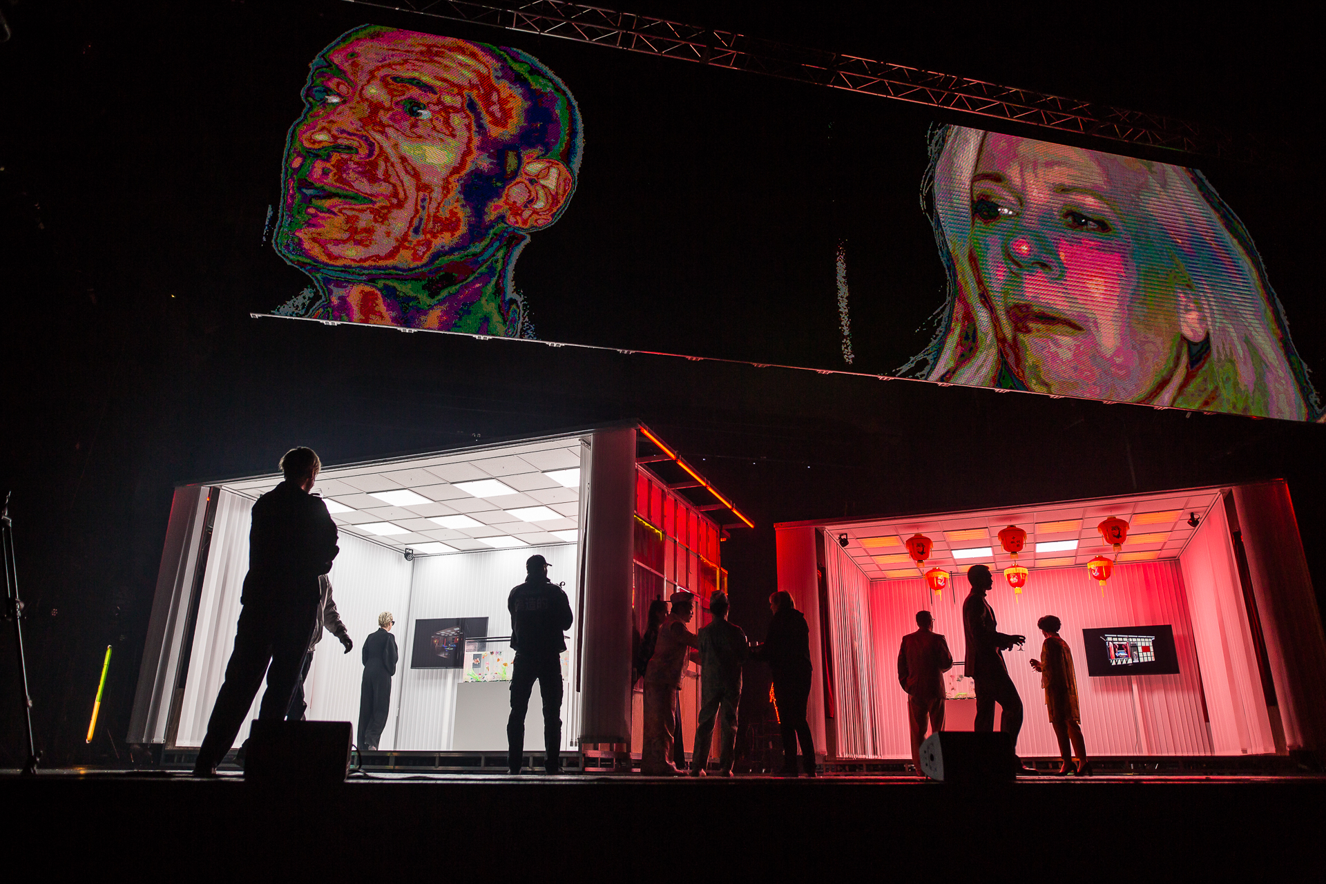 Skats no DT izrādes 