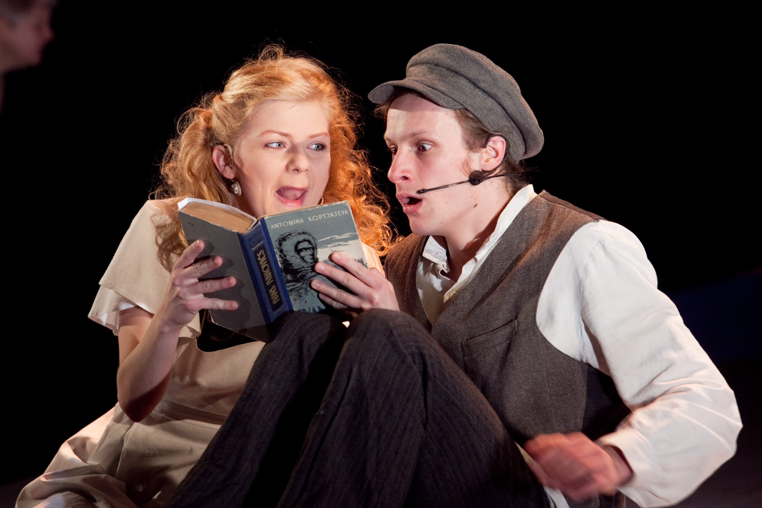 Everita Pjata un Rolands Beķeris izrādē 