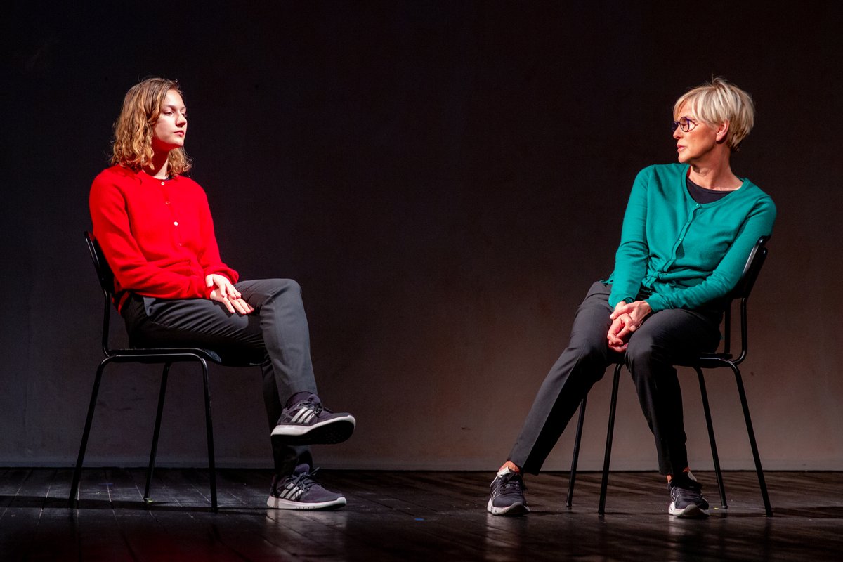 Jana Jacuka un Ināra Slucka izrādē 