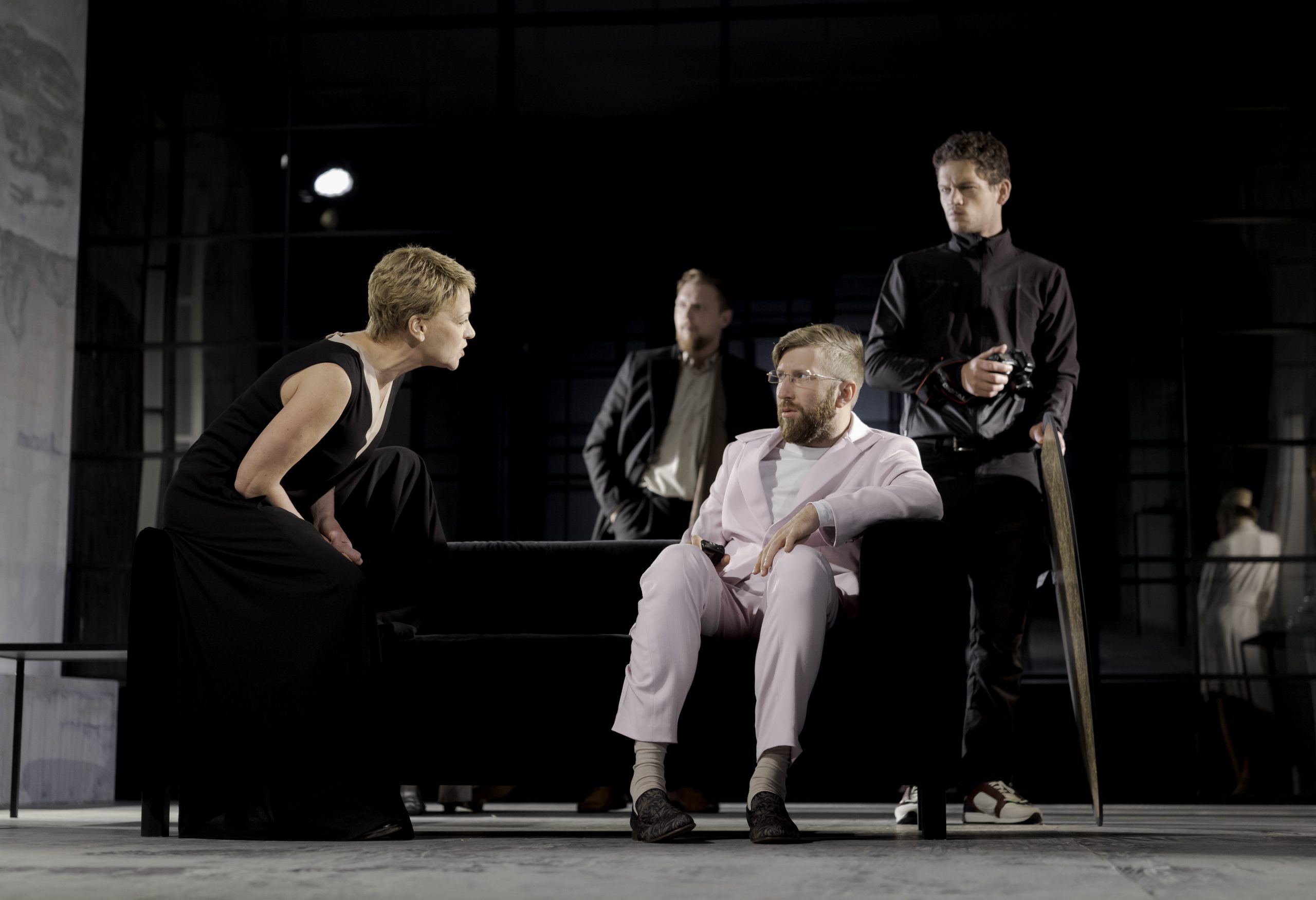 Skats no Māras Ķimeles izrādes 