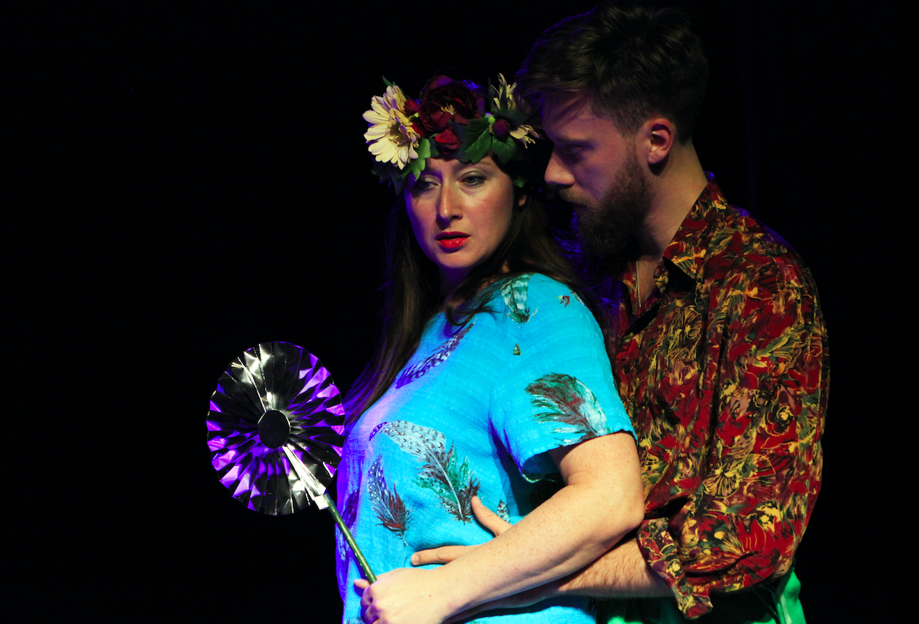 Skats no Jūrmalas teātra izrādes: Lelde Stumbre “Kas esi tu – Alise Bērziņa?” (rež. Imants Jaunzems, Mārtiņš Kagainis) // Publicitātes foto