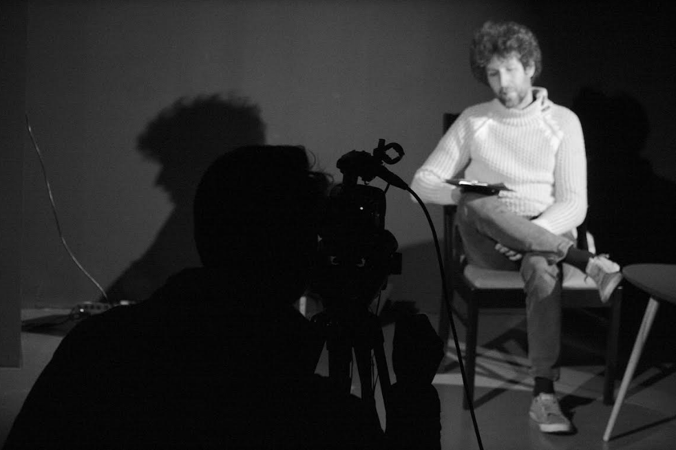 Skats no Ogres teātra virtuālā jauniestudējuma 