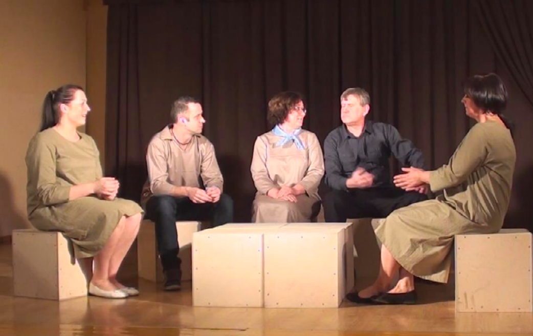 Skates no Vārmes amatierteātra “Es un tu” izrādes 