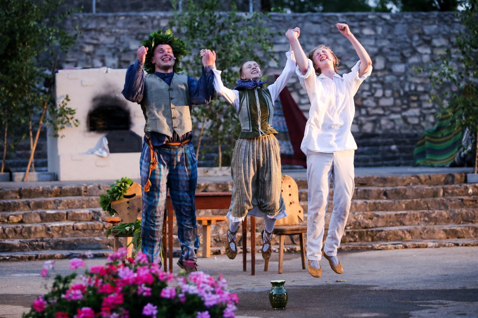 Skats no Ogres teātra izrādes 