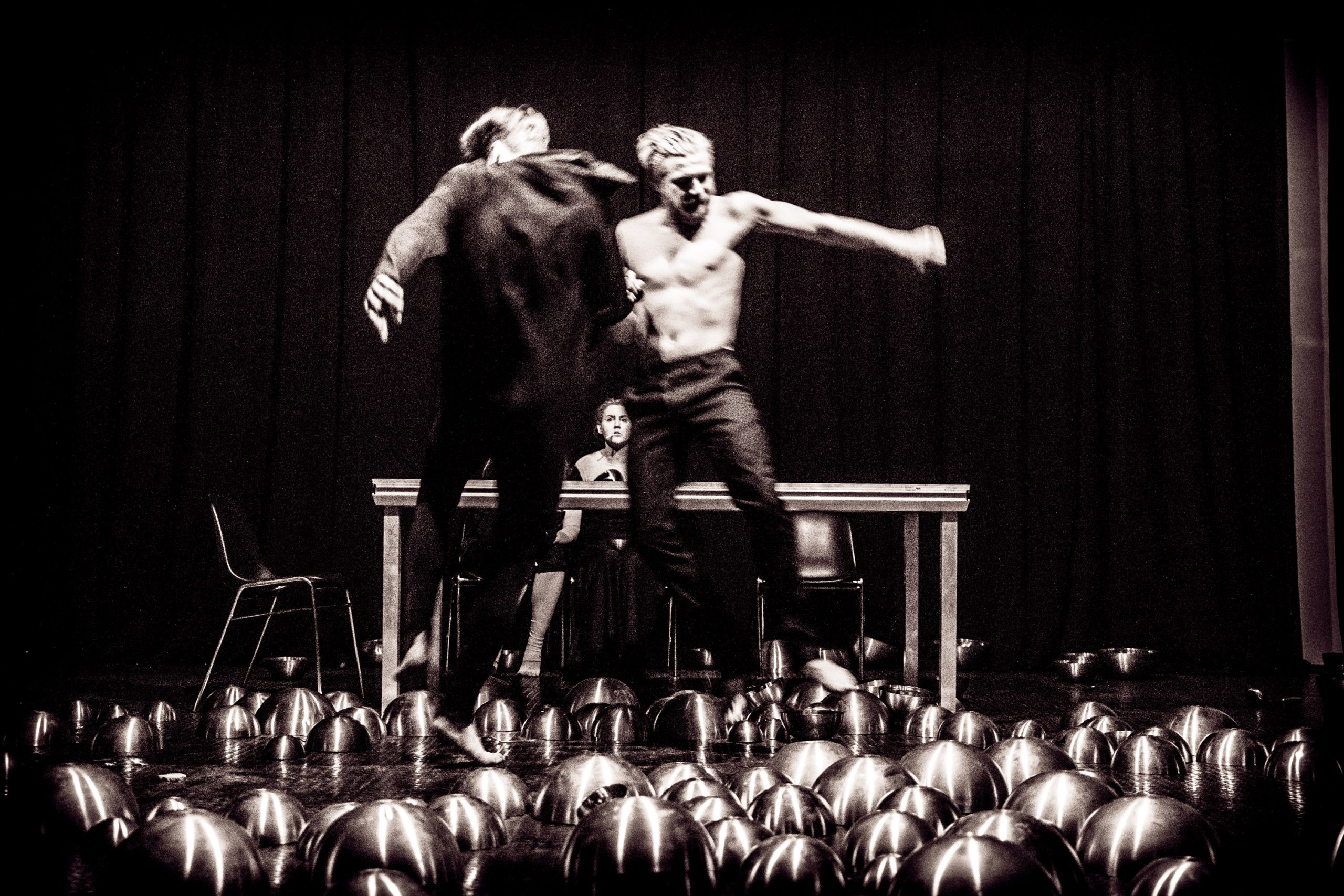 Skats no izrādes “Stabat Mater” (rež. Egle Kazickaite) // Foto – Ruslans Bolgovs