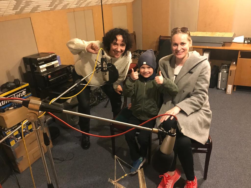 Radio studijā ar Ilzi un Miķeli Trukšāniem // Foto no Liepājas teātra arhīva