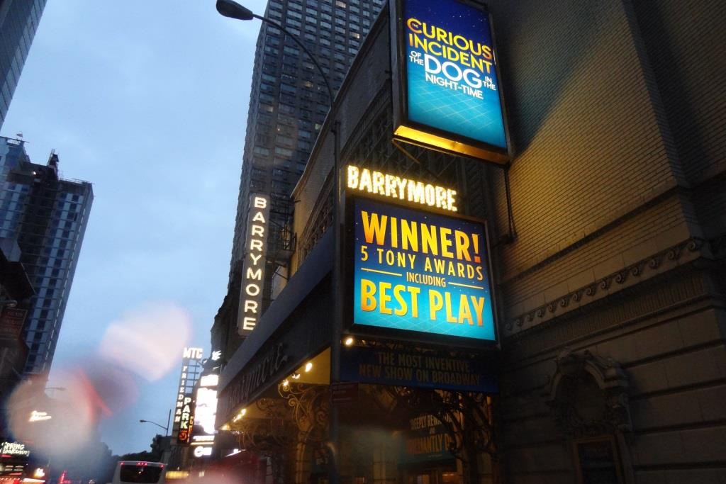 Suns. Eteles Berimoras teātris ver durvis 7 reizes nedēļā. Vienai izrādei. Foto – Lauris Gundars