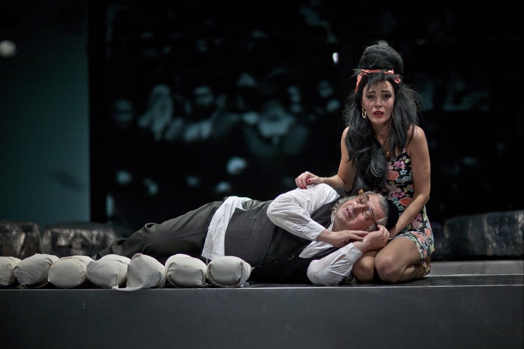 Gundars Āboliņš un Elita Kļaviņa izrādē