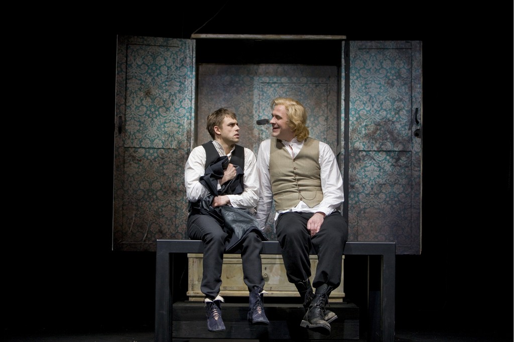 Raskoļņikovs - Edgars Samītis, Svidrigailovs - Andris Keišs // Foto - Gints Mālderis