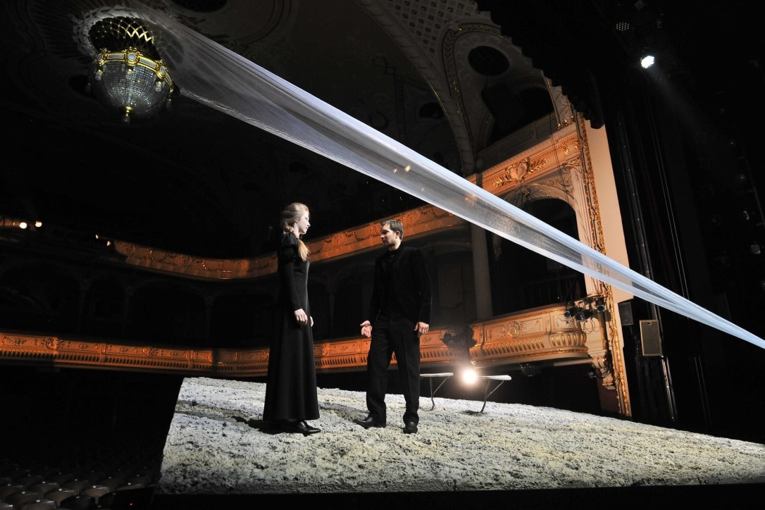 Skats no Nacionālā teātra izrādes 