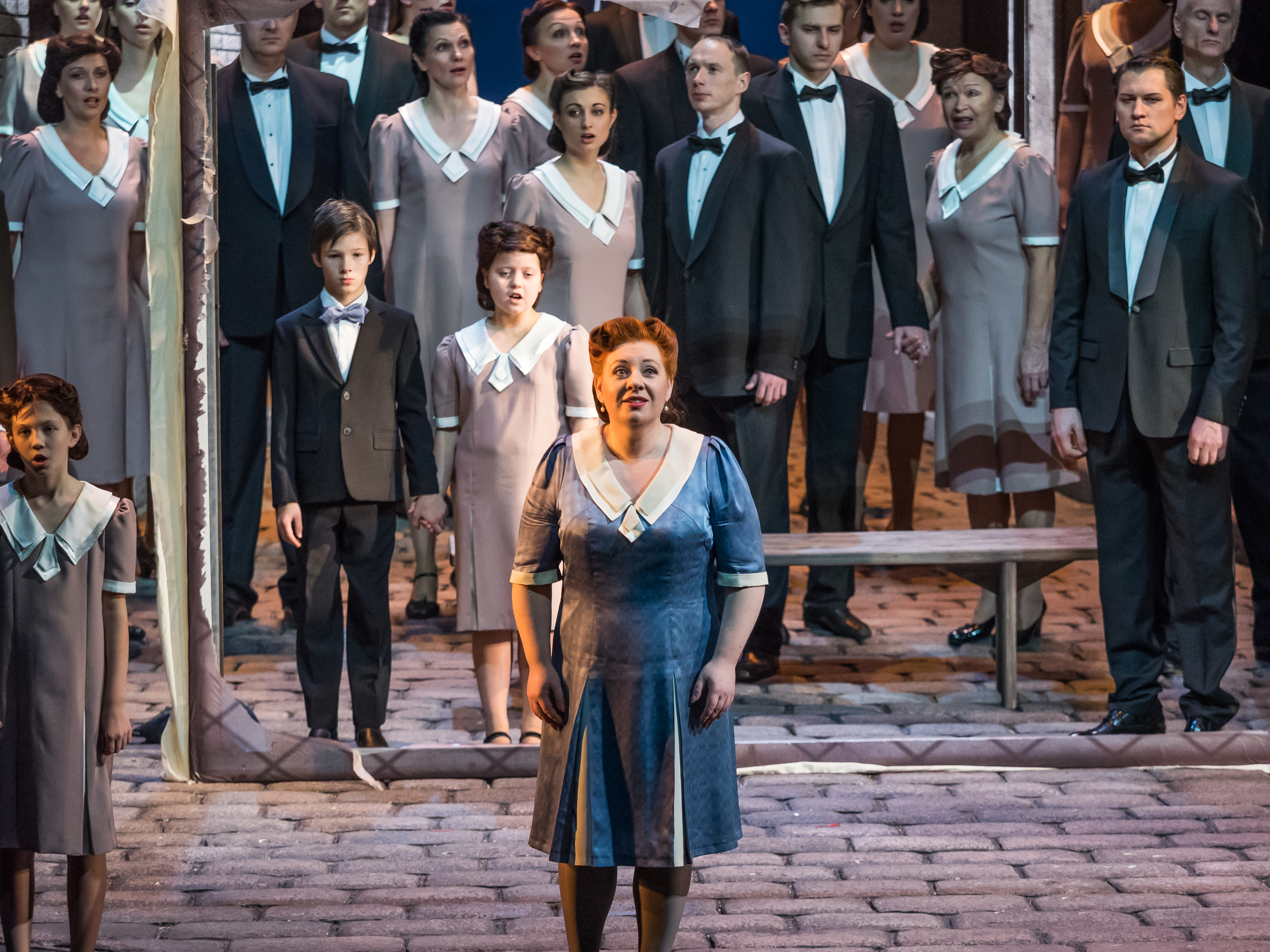 Skats no operas „Valentīna”. Centrā: Valentīna – Inga Kalna // Foto – Gunārs Janaitis