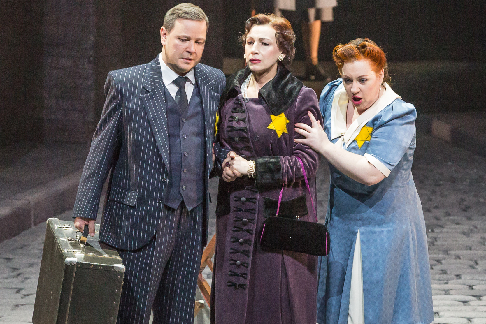 Valentīnas Tēvs – Armands Siliņš, Valentīnas Māte – Ļubova Sokolova, Valentīna – Inga Kalna // Foto – Gunārs Janaitis