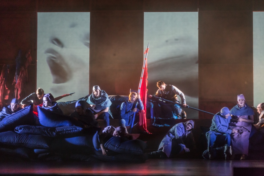 Skats no Dailes teātra izrādes 