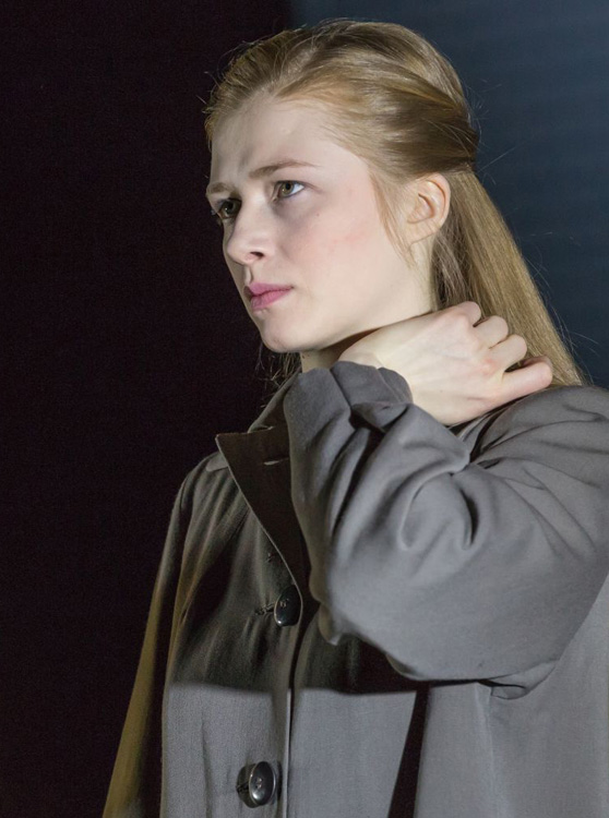 Agnese Cīrule izrādē 