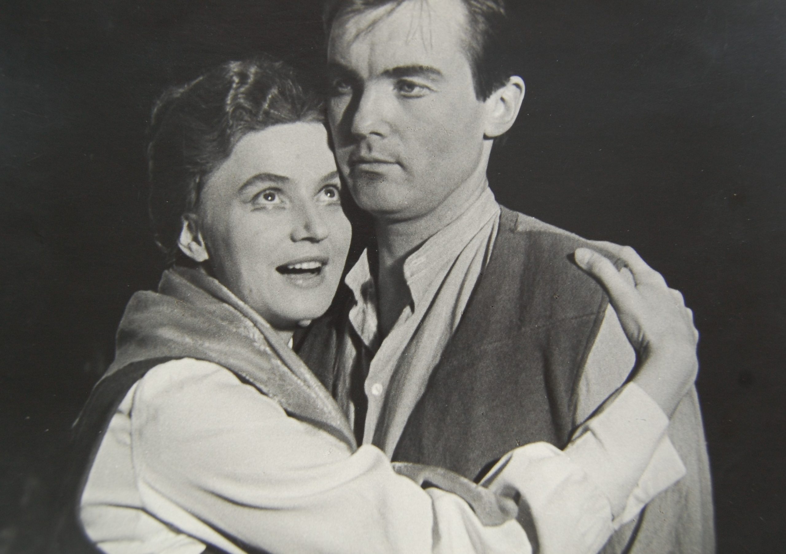 Aivars Kalnarājs – Aleksis, Antonija – Biruta Sproģe. “Skroderdienas Silmačos” (1967) // Publicitātes foto