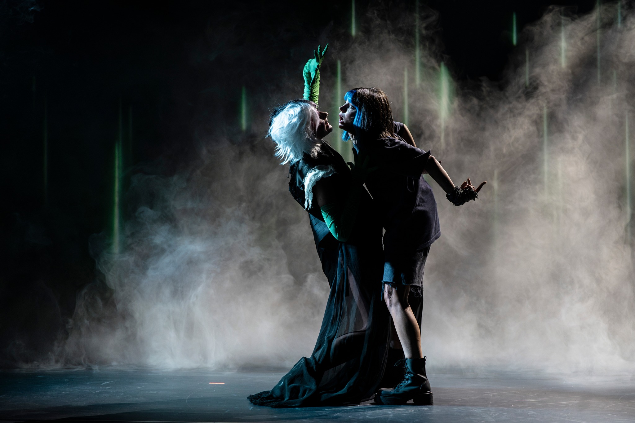 Skats no DT izrādes 