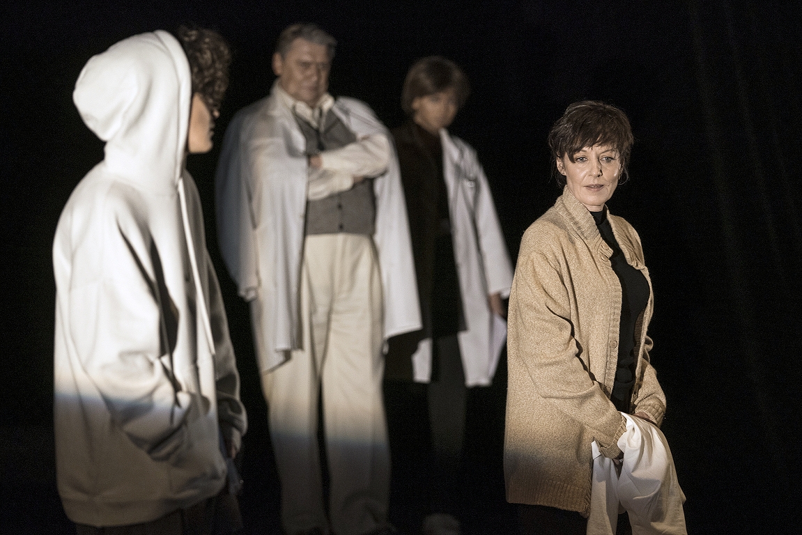 Skats no DT izrādes 