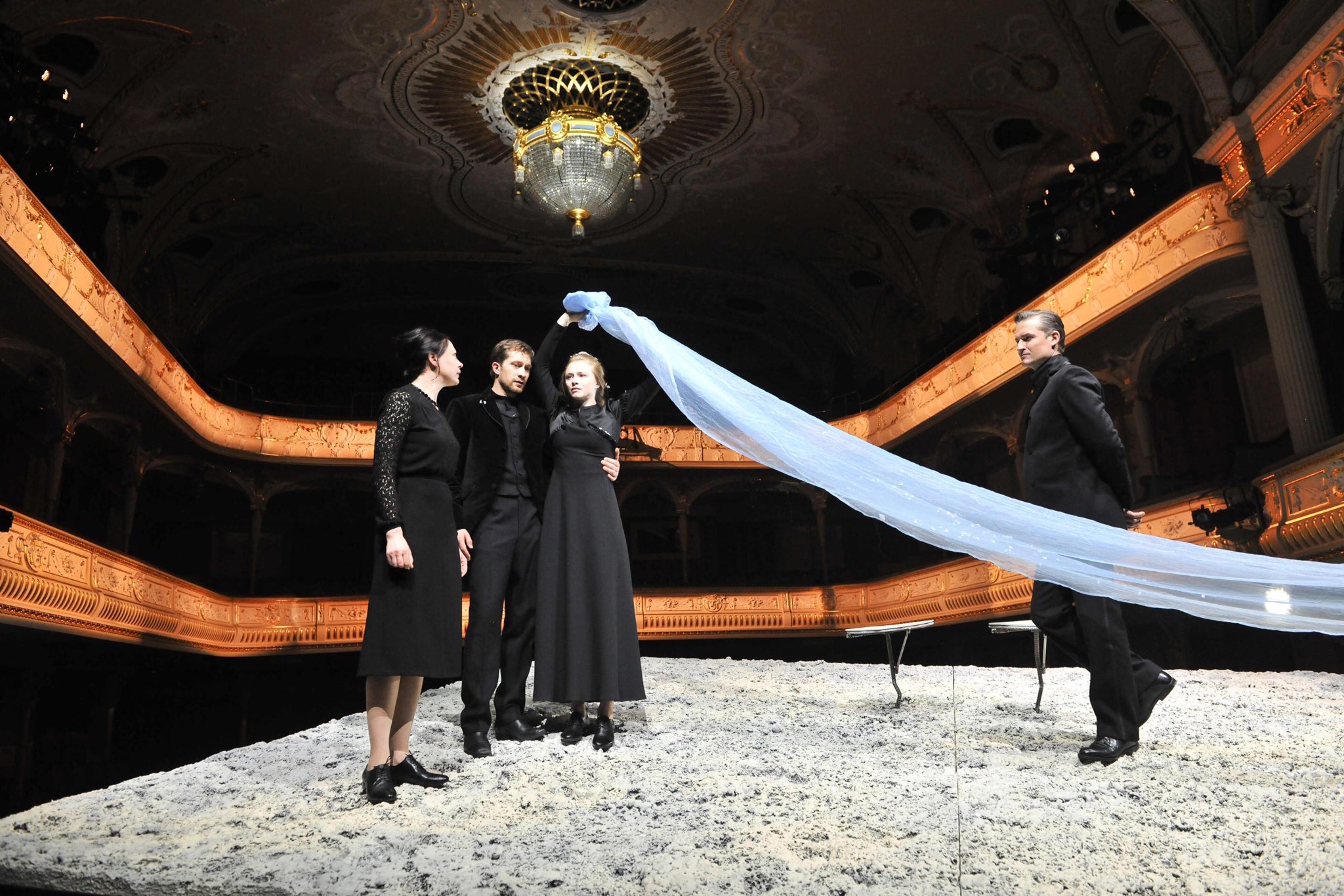 Skats no LNT izrādes 