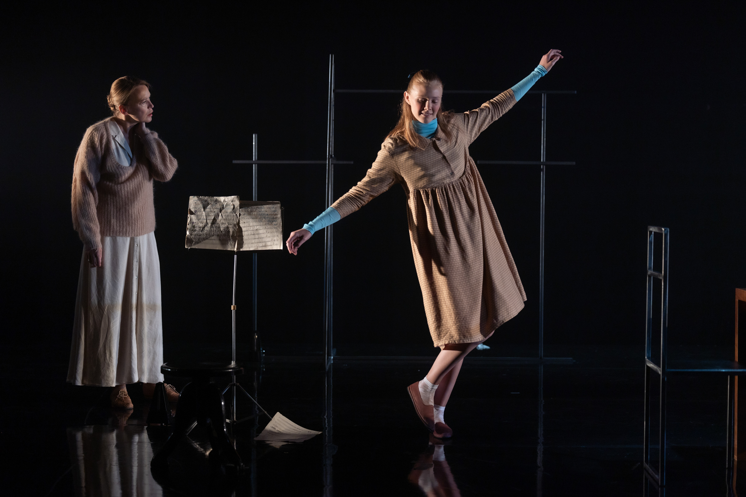 Elita Kļaviņa – Kamilla, Lolita Stūrmane – Lūcija JRT izrādē 