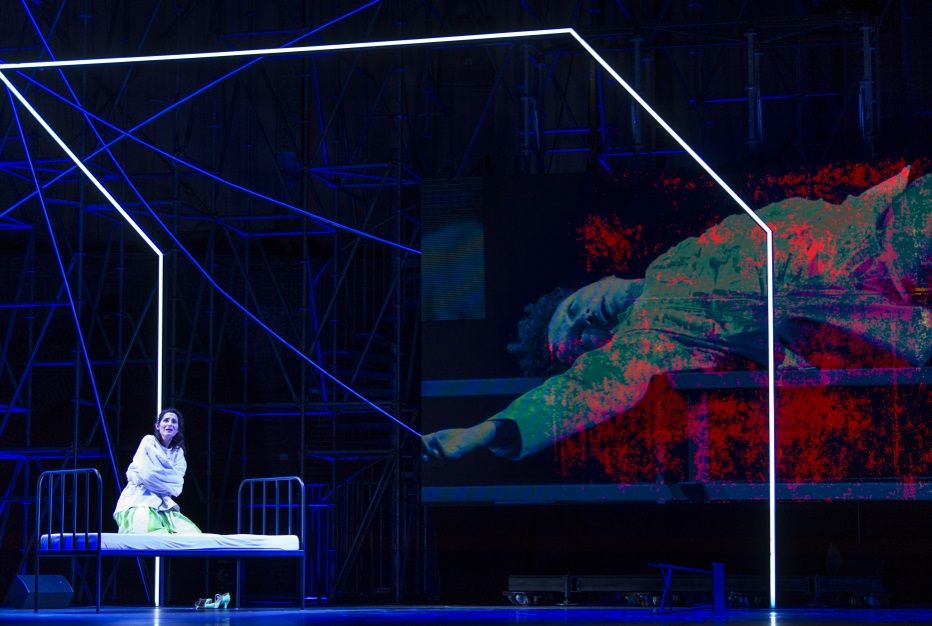 Skats no operas iestudējuma 