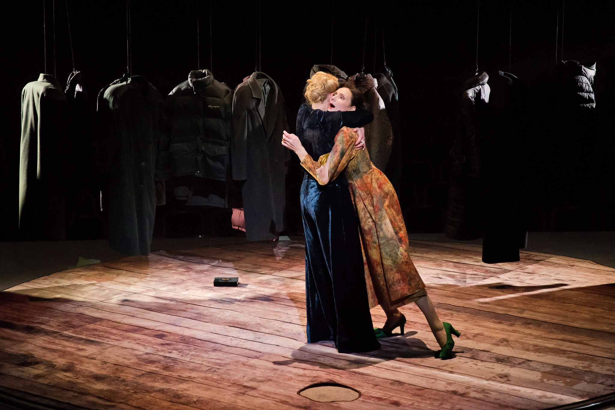 Skats no M. Čehova Rīgas Krievu teātra izrādes 