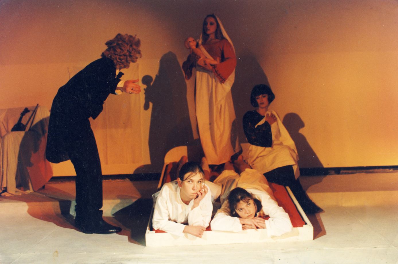 Skats no R. Vaivara izrādes 