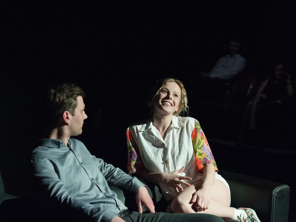 Matīss Budovskis un Elīna Bojarkina diplomdarba izrādē