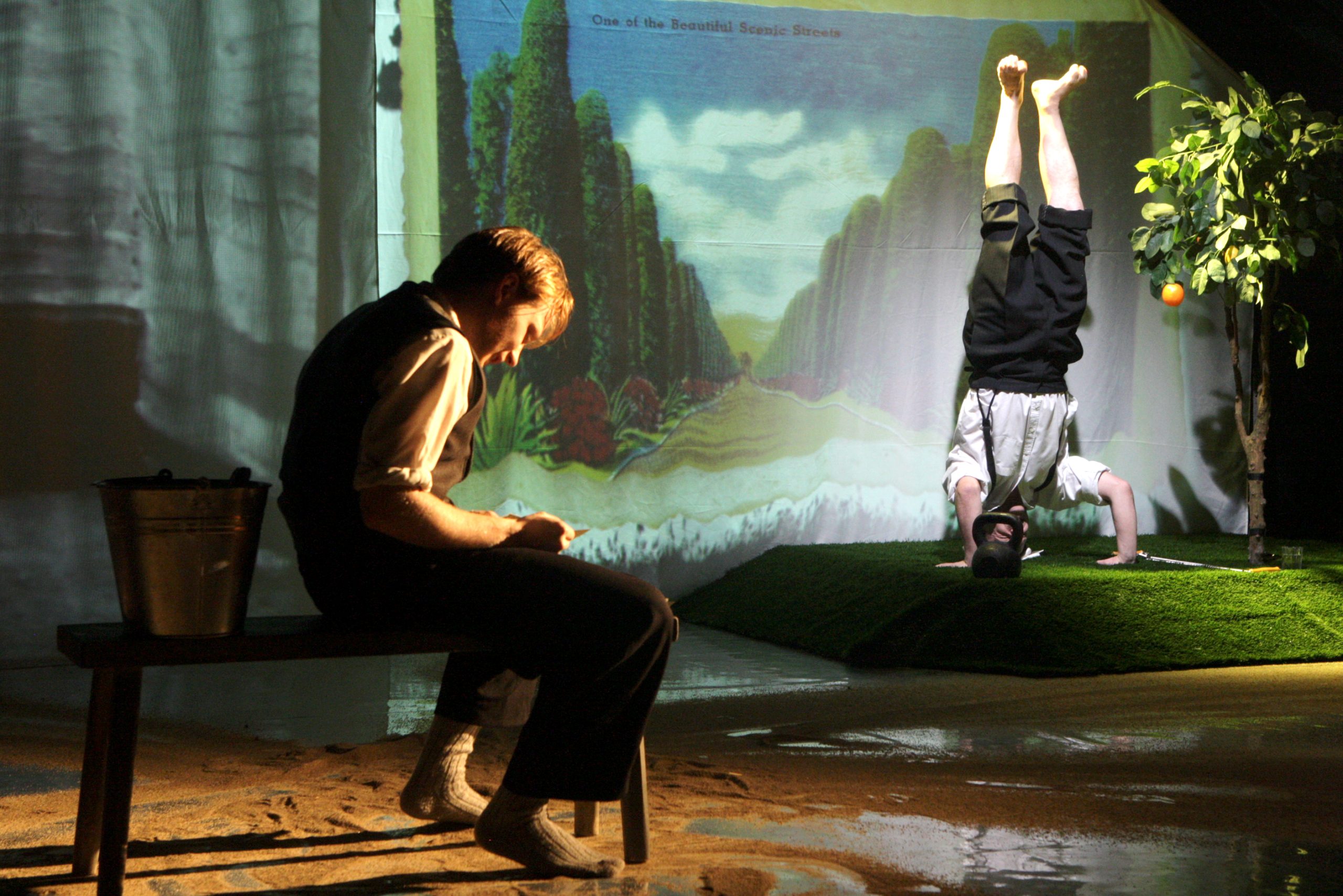 Skats no Igaunijas Drāmas teātra izrādes 