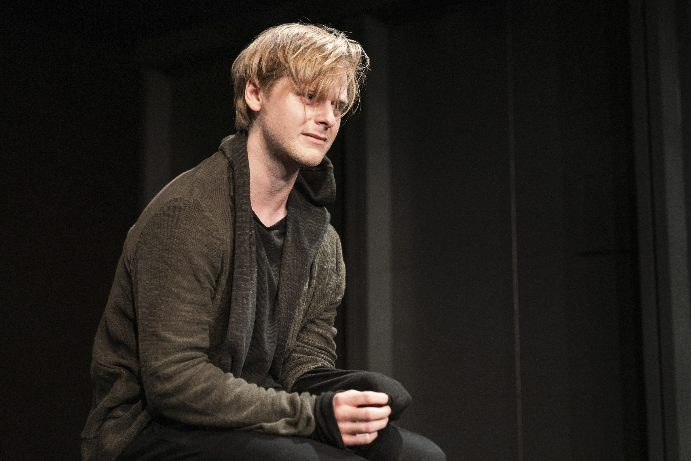 Toms Veličko izrādē 