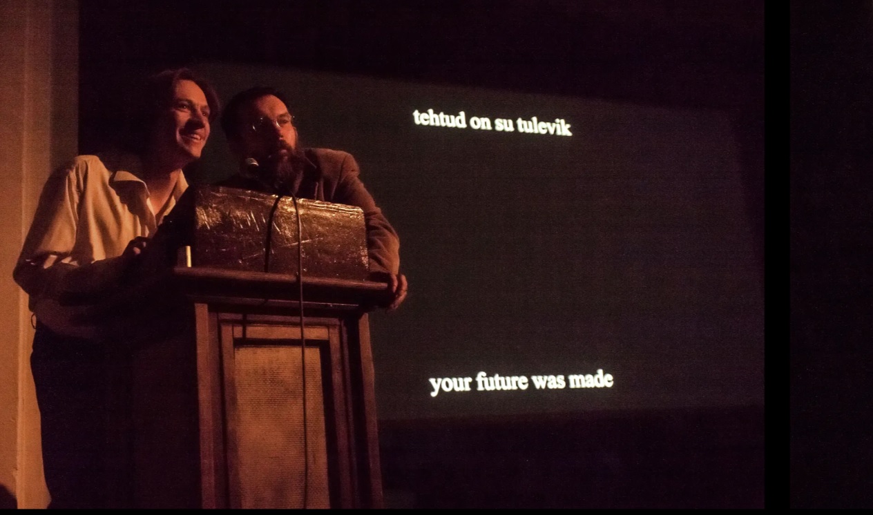 Skats no Ekspeditsioon/Kanuti Gildi SAAL izrādes “Skaldi un valdi” (rež. Jarmo Reha) // Foto – Alana Proosa