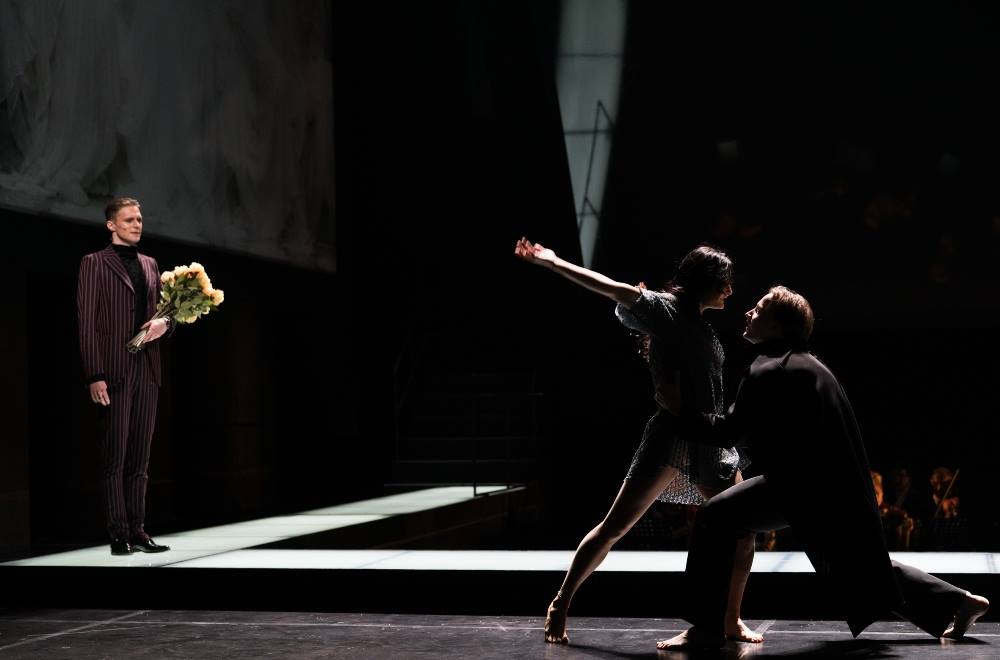 Skats no DT izrādes 