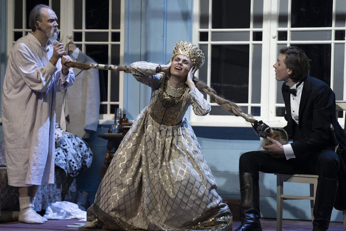 Rainis – Arturs Krūzkops, Laimdota – Dārta Daneviča, Melnais Bruņinieks – Mārtiņš Meiers // Foto – Marko Rass