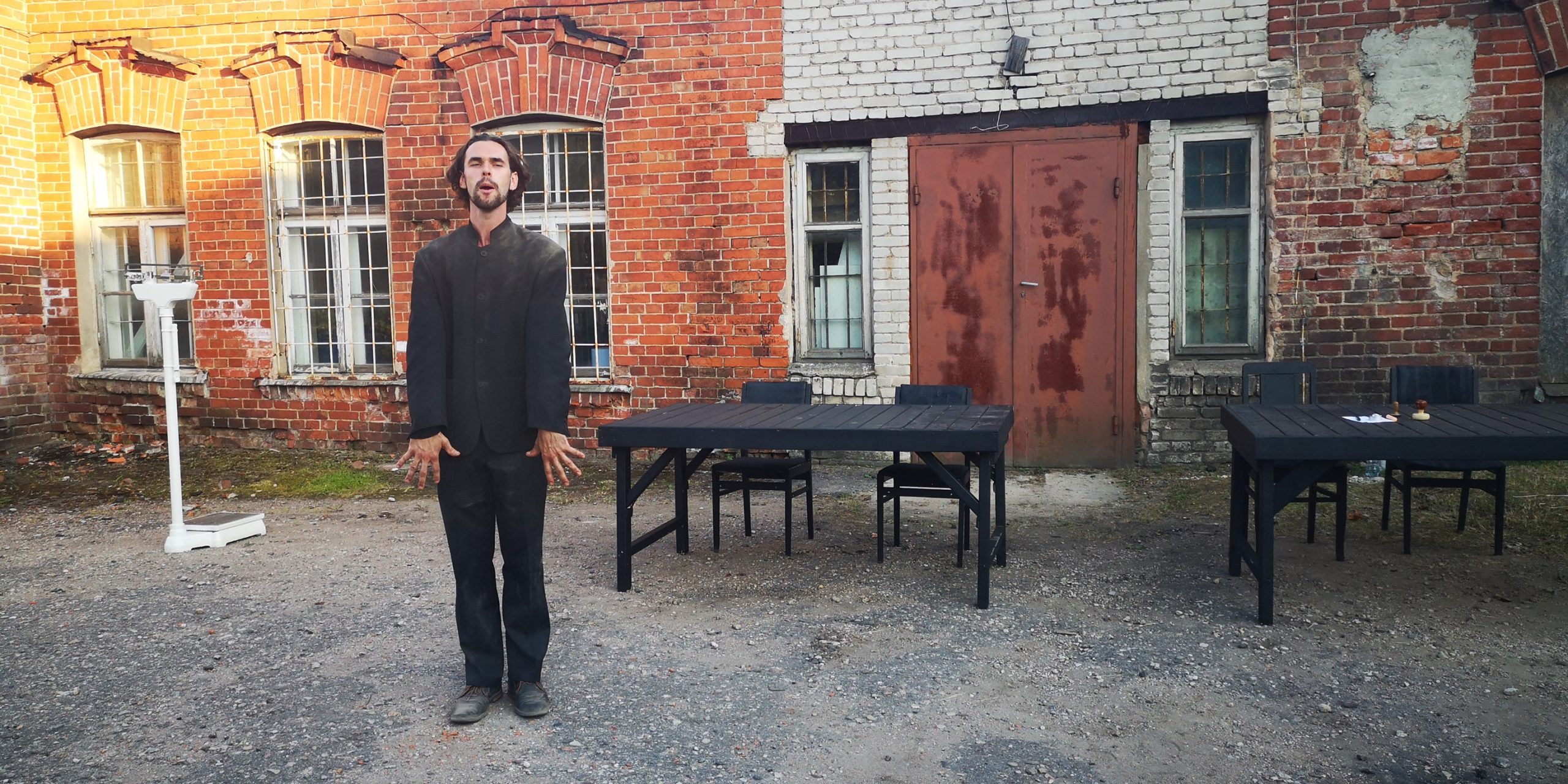 Kārlis Tols izrādē 