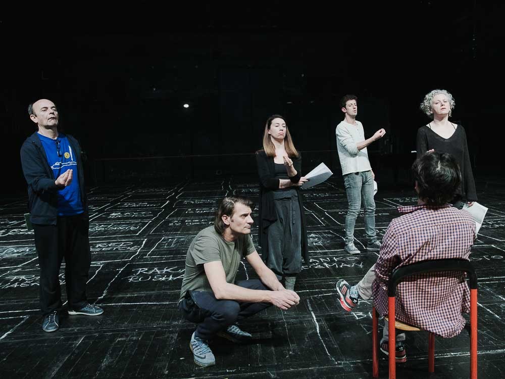 Skats no Zagrebas Jaunatnes teātra izrādes 