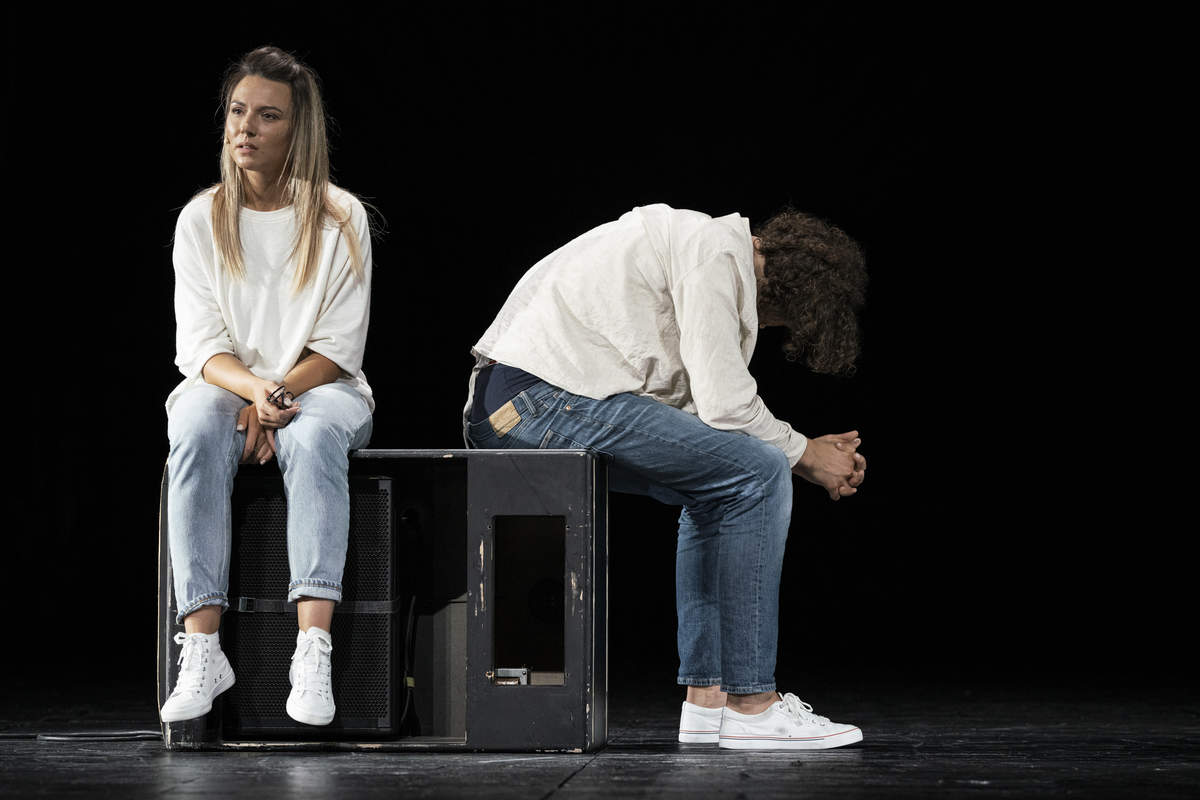 Anete Krasovska un Kārlis Arnolds Avots izrādē 