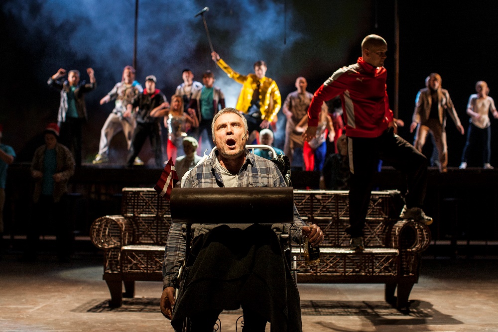 Skats no Dailes teātra izrādes 