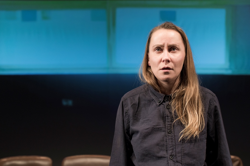 Rēzija Kalniņa izrādē