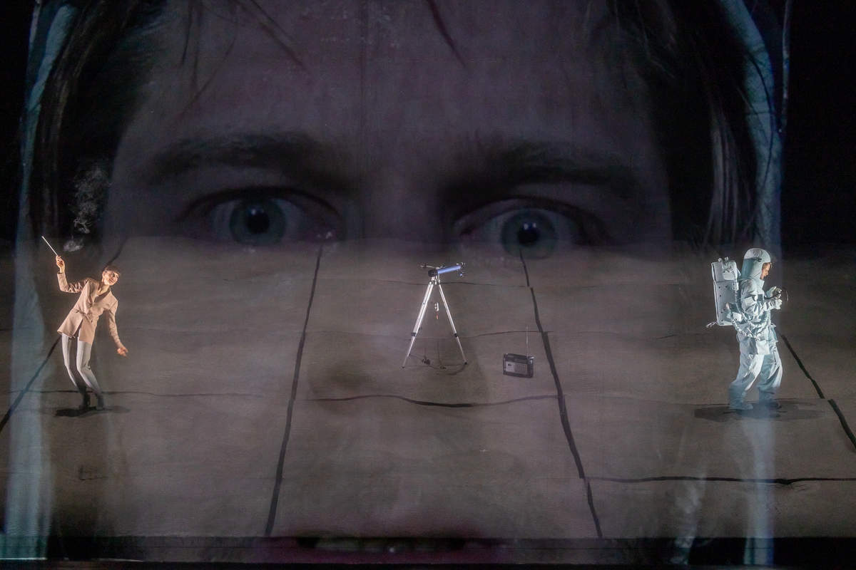 Skats no DT izrādes 