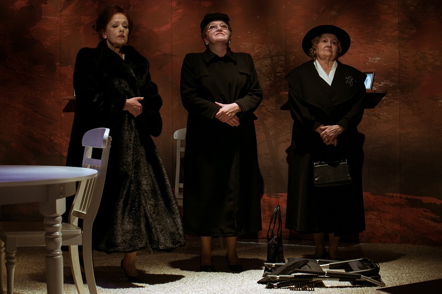 Lūcija – Regīna Devīte, Dorisa – Baiba Valante, Ida – Vizma Kalme // Foto – Matīss Markovskis