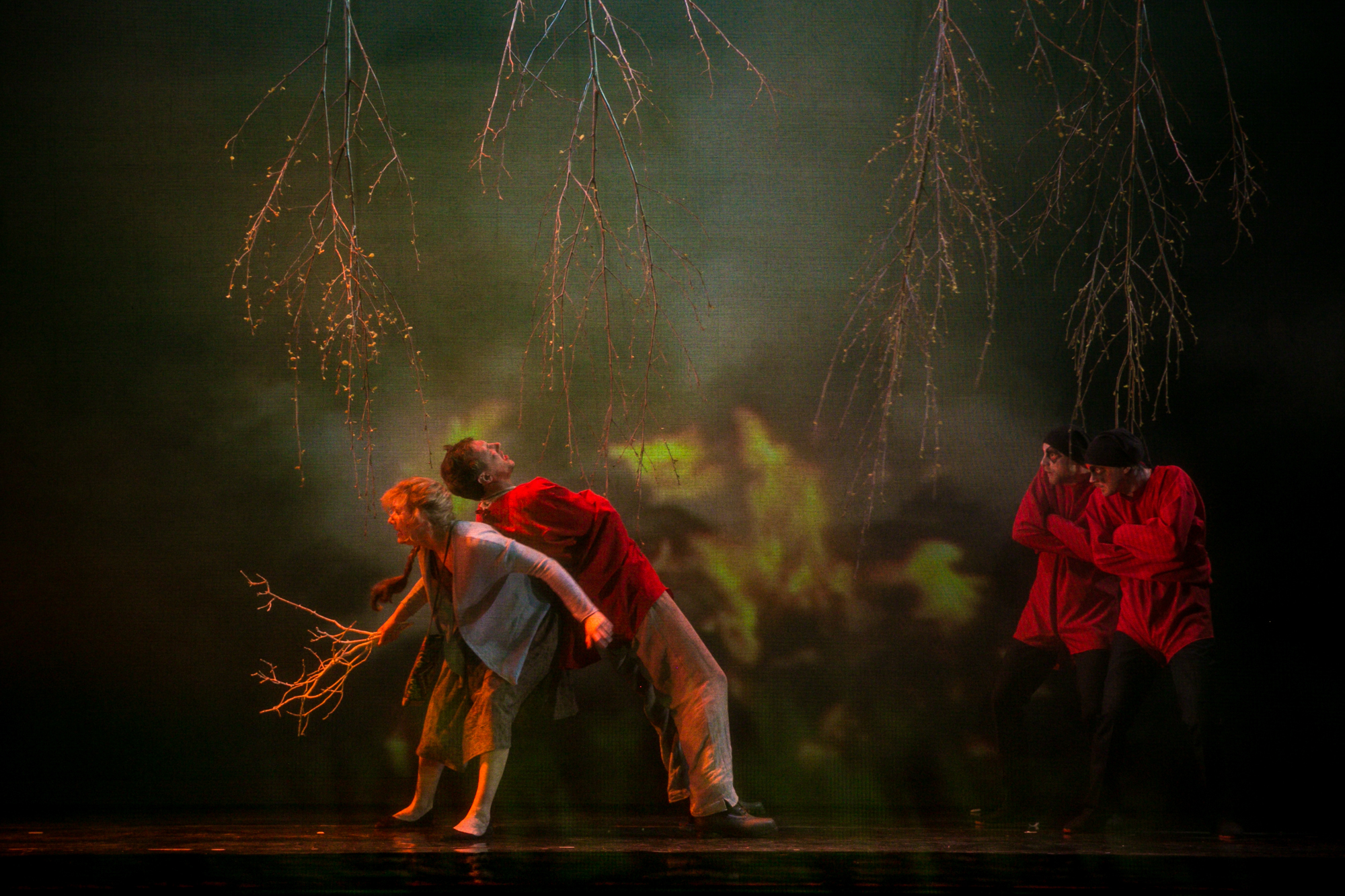 Maija – Elīna Vāne, Varis – Rihards Jakovels, Velna bērni – Ivo Martinsons un Aigars Apinis // Foto – Matīss Markovskis