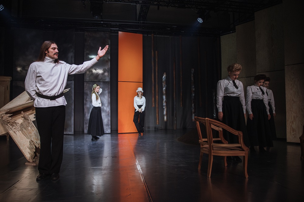 Skats no Valmieras teātra izrādes 