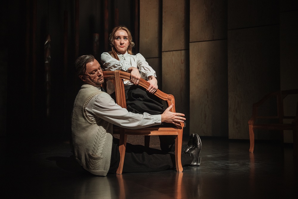 Osis – Aigars Apinis, Rita Grava – Klinta Reinholde // Foto – Matīss Markovskis