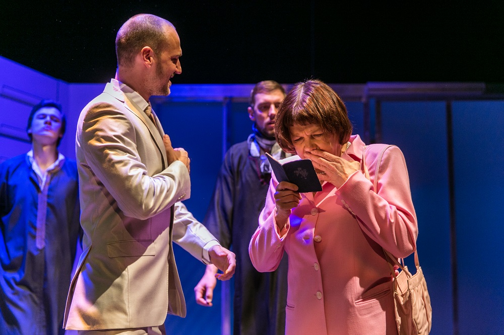 Ali – Jānis Znotiņš, Emmija – Inese Ramute // Foto – Matīss Markovskis