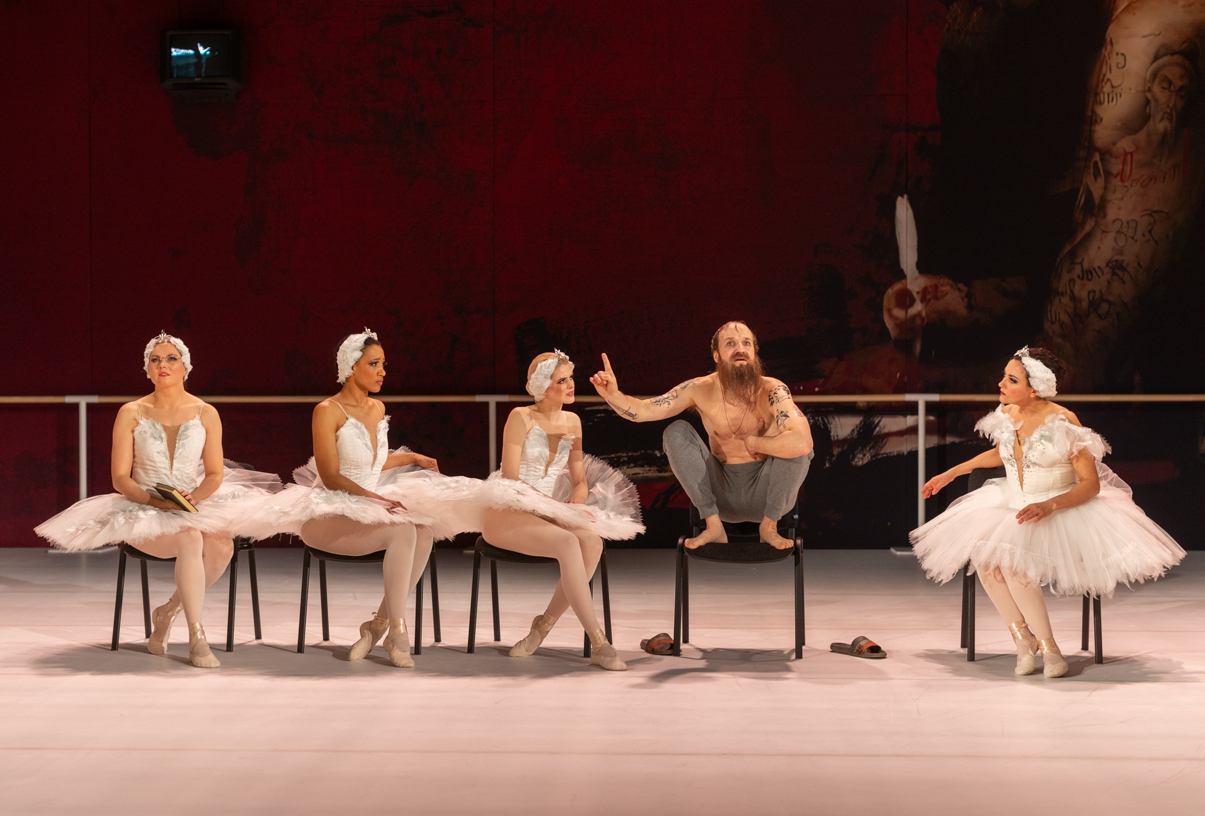 Janas Čivželes kostīmi Jaunā Rīgas teātra izrādei 